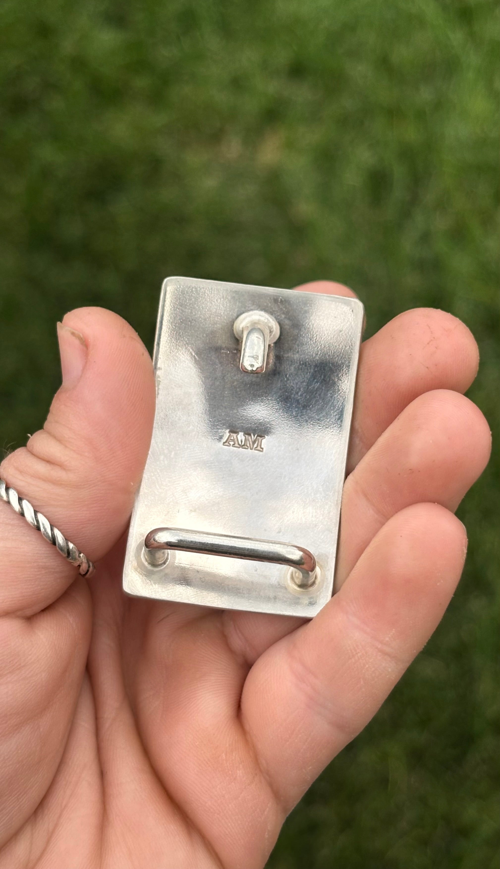Quail buckle