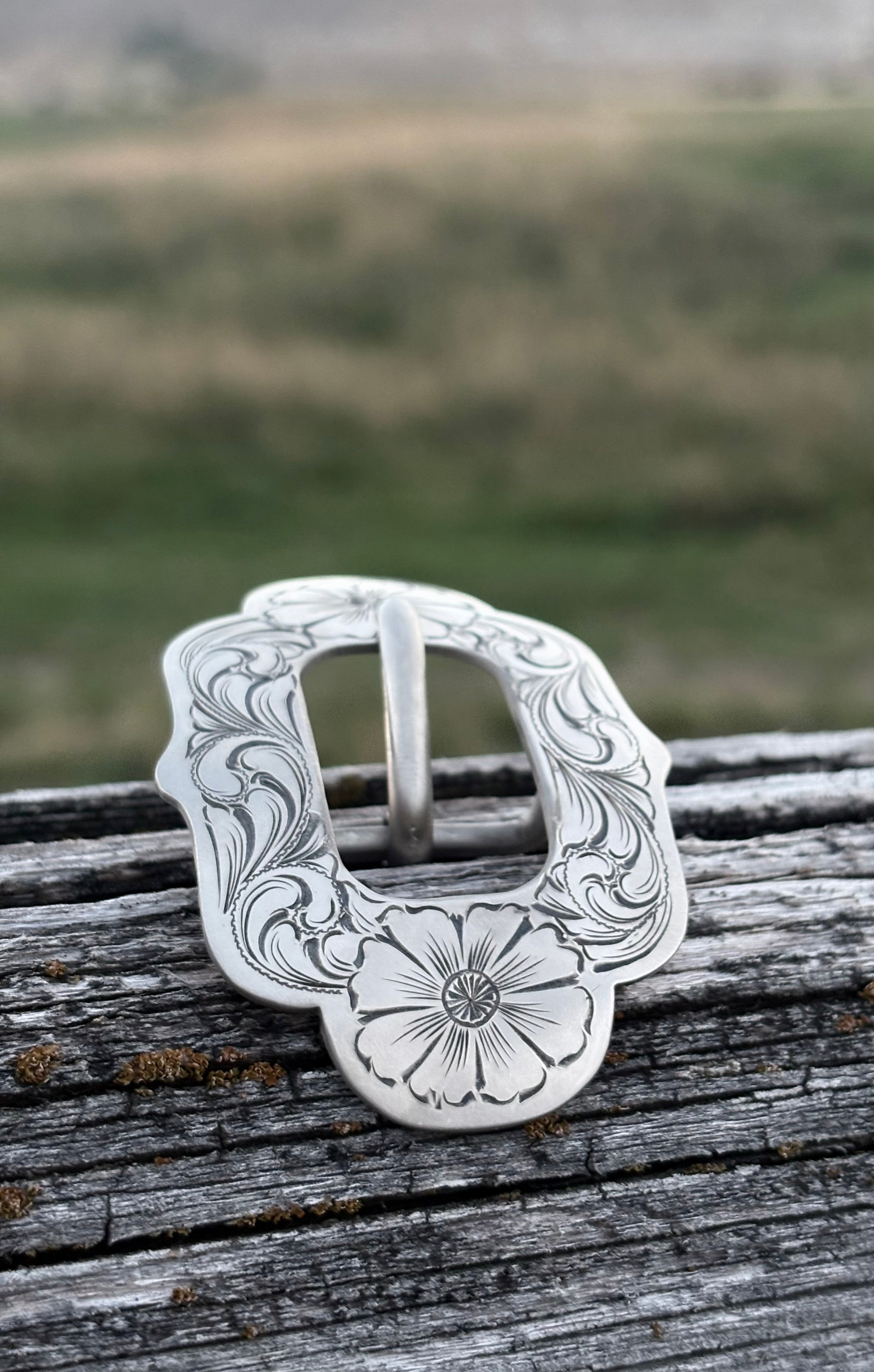 Floral cart buckle